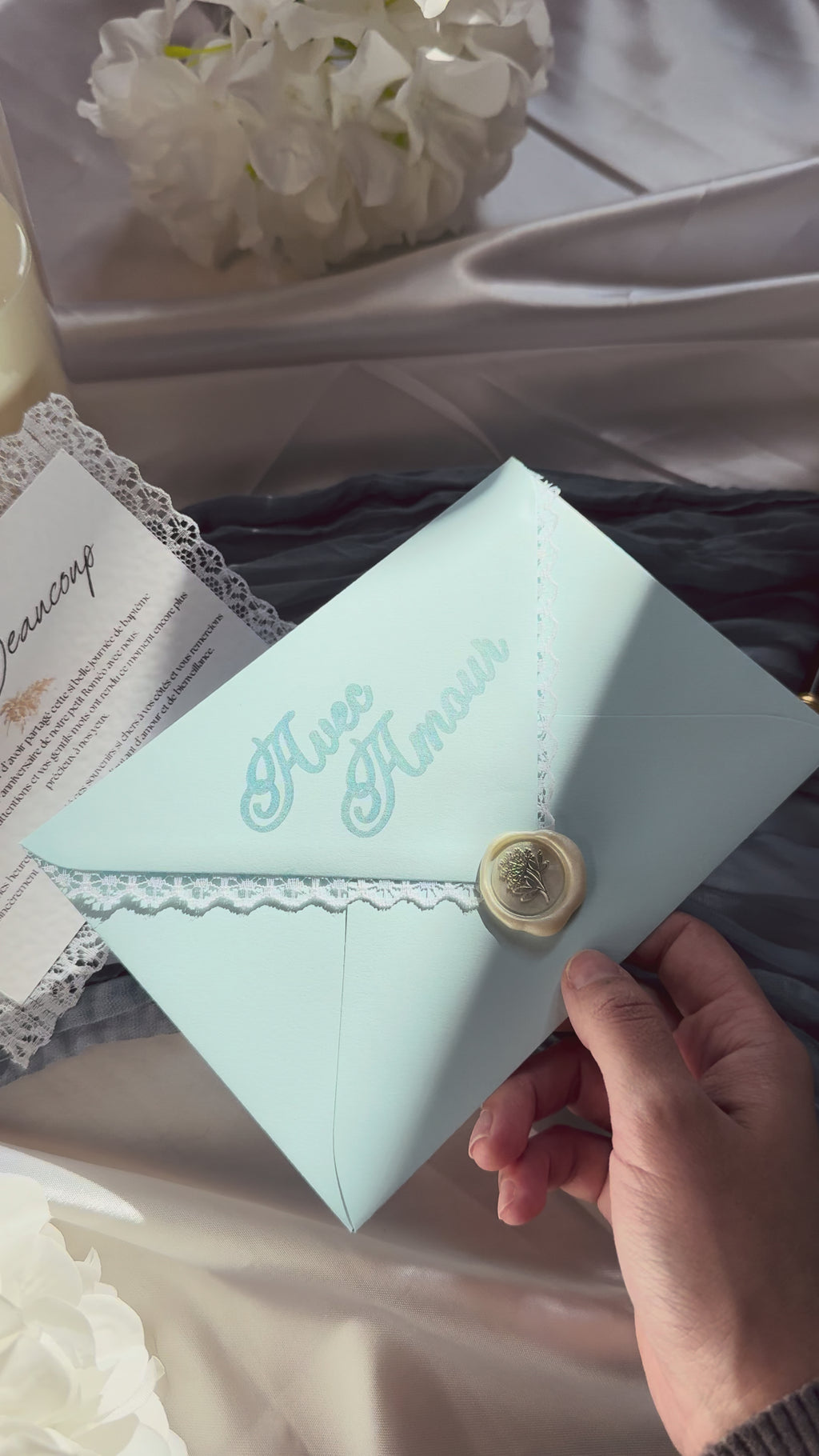 Enveloppe avec dentelle et sceau de cire